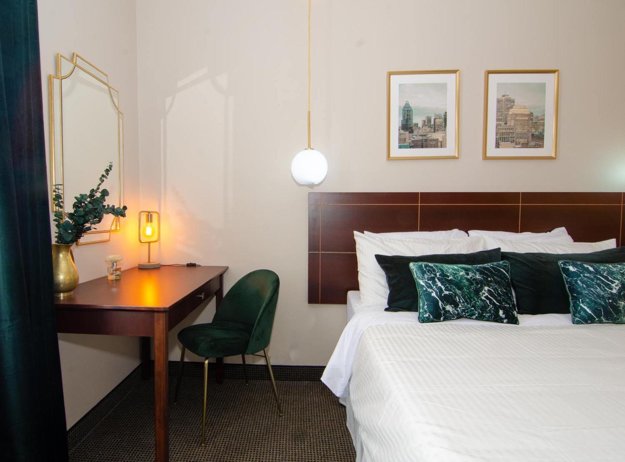 Hotel Dorion Montreal Room photo