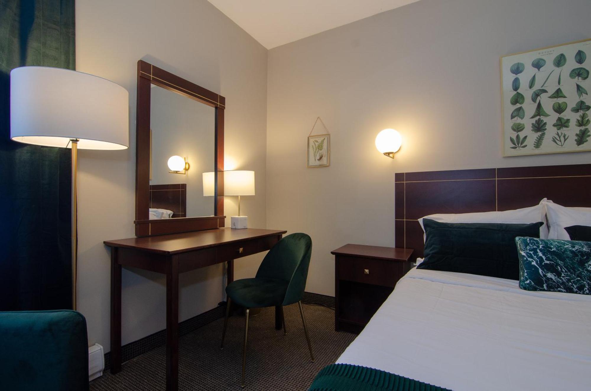 Hotel Dorion Montreal Exterior photo